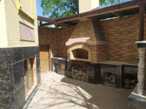 Full furnished apartments come and get it